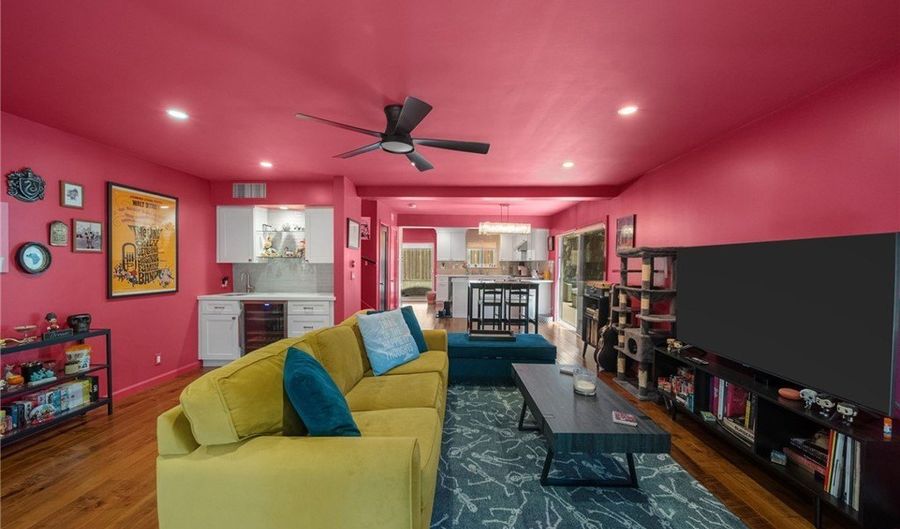 612 Wilcox, Los Angeles, CA 90004 - 2 Beds, 3 Bath