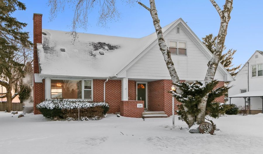 126 Ellickson St, Arlington, WI 53911 - 5 Beds, 3 Bath
