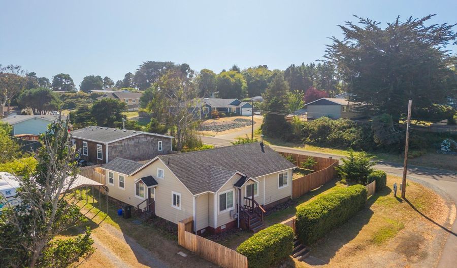 520 5TH St, Bandon, OR 97411 - 2 Beds, 2 Bath