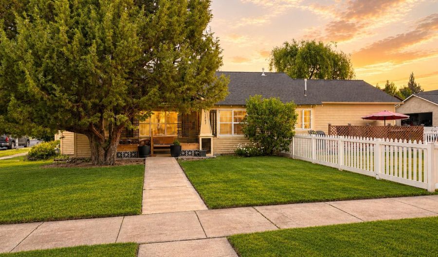 61367 Woodbury Ln, Bend, OR 97702 - 3 Beds, 2 Bath