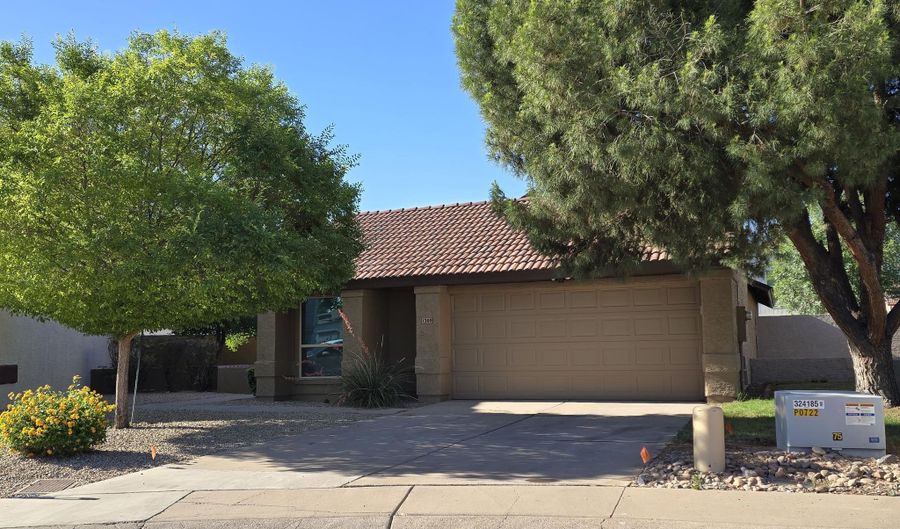 1309 W CALLE DEL NORTE, Chandler, AZ 85224 - 2 Beds, 2 Bath