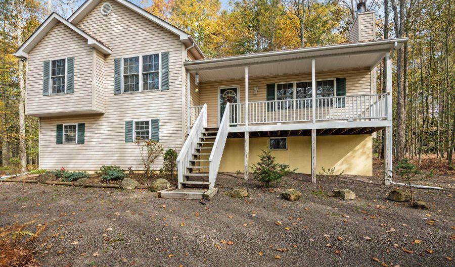 104 Merriment Ln, Blakeslee, PA 18610 - 4 Beds, 3 Bath