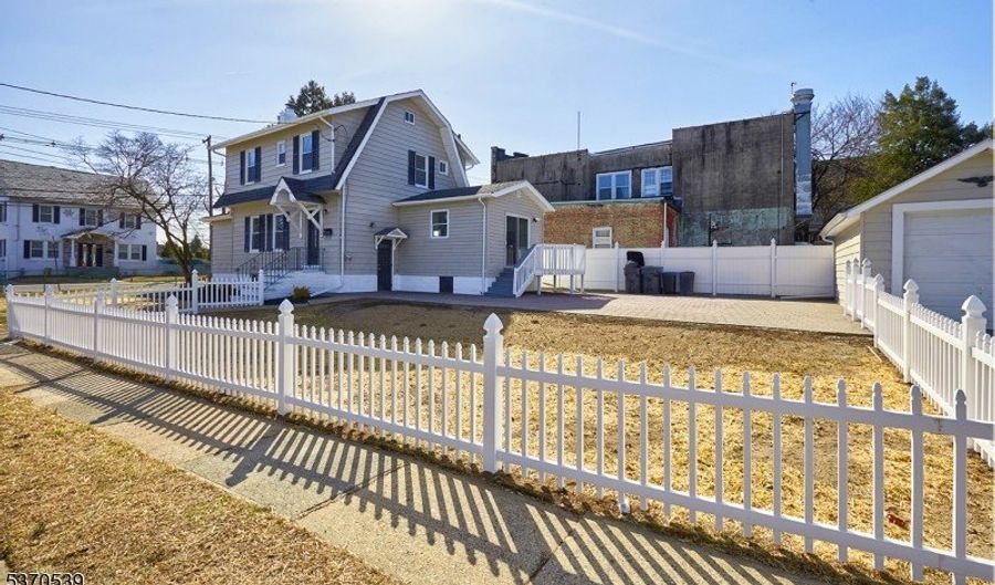 6 Levitt Ave, Bergenfield, NJ 07621 - 4 Beds, 3 Bath
