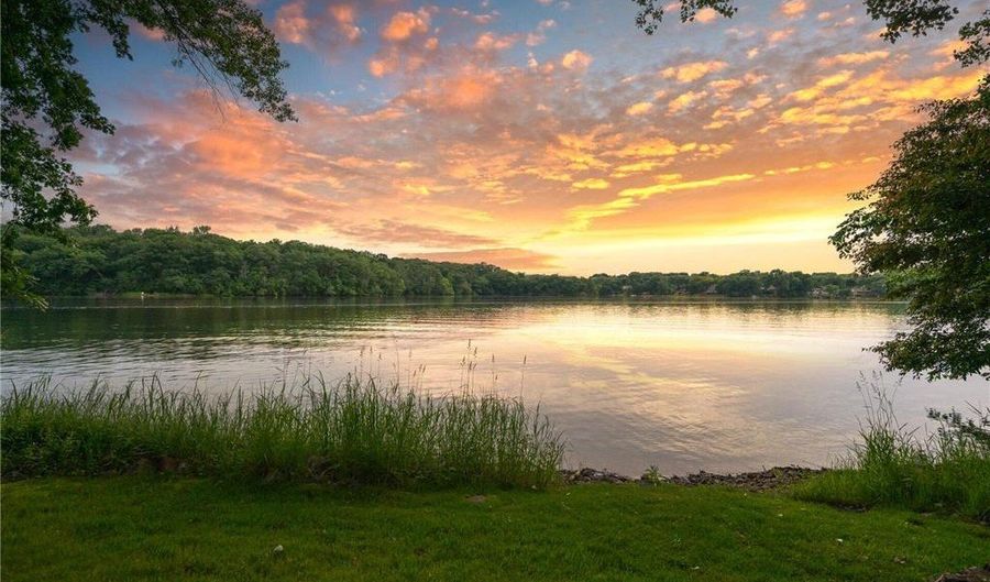 451 Reflection Rd, Apple Valley, MN 55124 - 4 Beds, 2 Bath