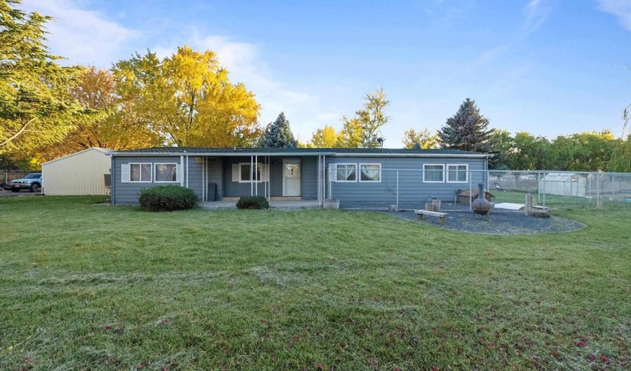 45609 N River Rd, Benton City, WA 99320 - 3 Beds, 2 Bath