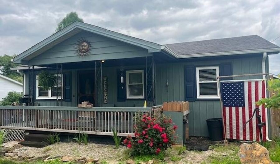 379 S High St, Austin, IN 47102 - 3 Beds, 1 Bath