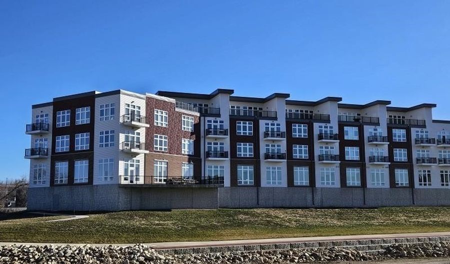 120 NE Twin Steeples Unit 208, Dyersville, IA 52040 - 1 Beds, 1 Bath