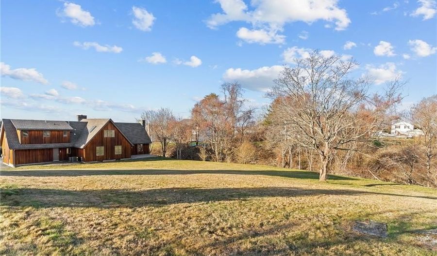8 J H Dwyer Dr, Middletown, RI 02842 - 4 Beds, 3 Bath