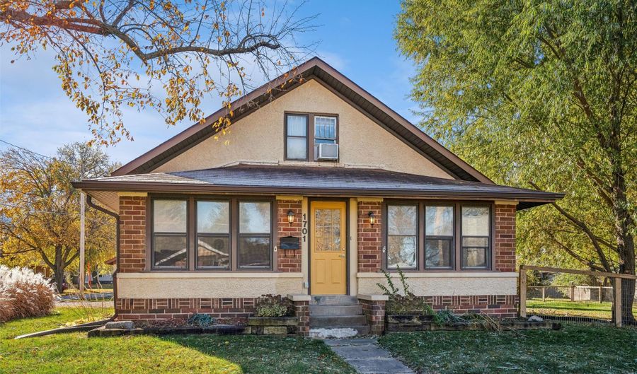 1701 Main St, Adel, IA 50003 - 3 Beds, 3 Bath