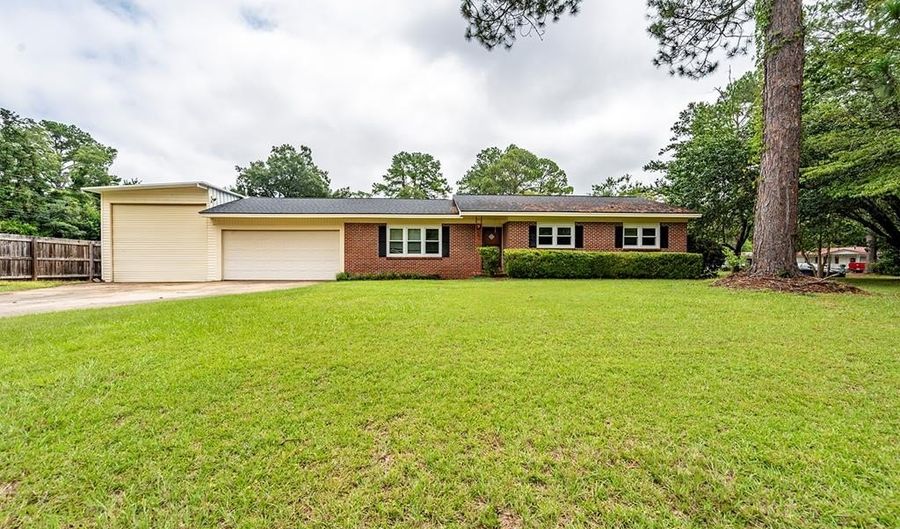 2300 Hilltop Dr, Albany, GA 31707 - 3 Beds, 2 Bath