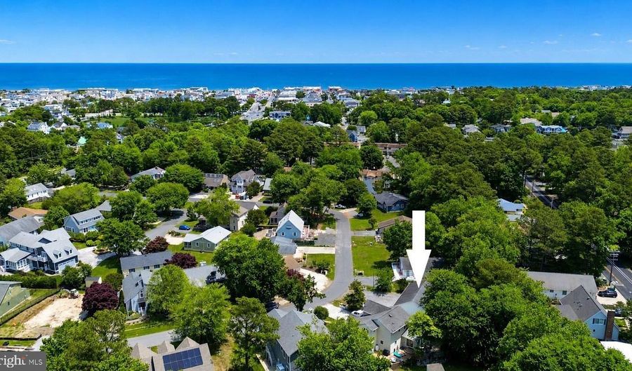 530 CANDLELIGHT Ln, Bethany Beach, DE 19930 - 3 Beds, 2 Bath