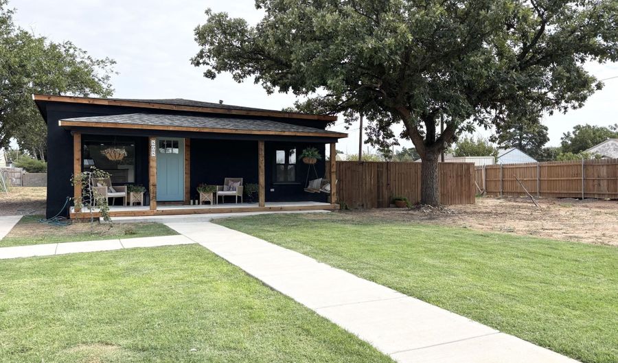 808 12th St, Abernathy, TX 79311 - 3 Beds, 2 Bath