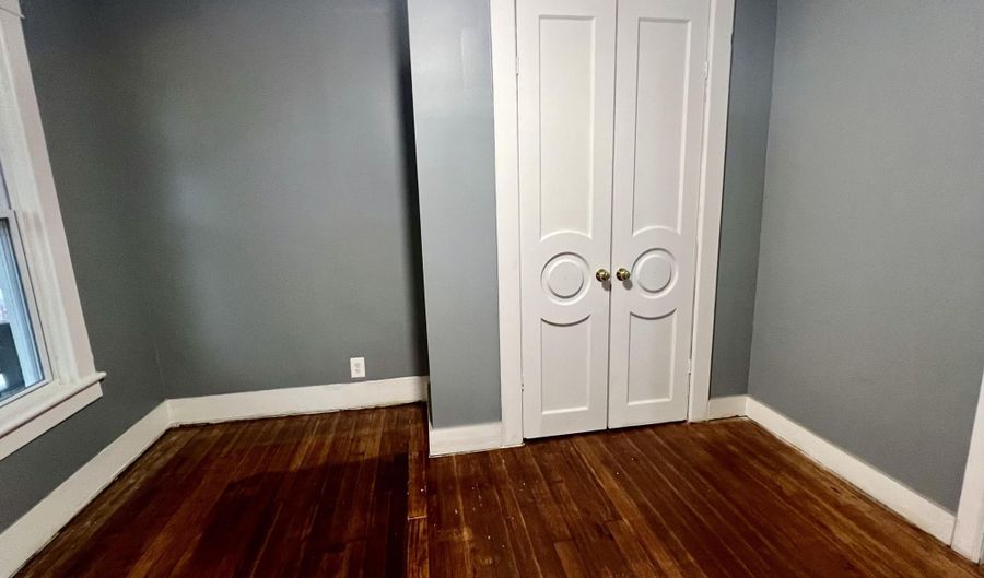 213 Vrooman Avenue Unit 1St Floor 1St Floor, Amsterdam, NY 12010 - 4 Beds, 1 Bath