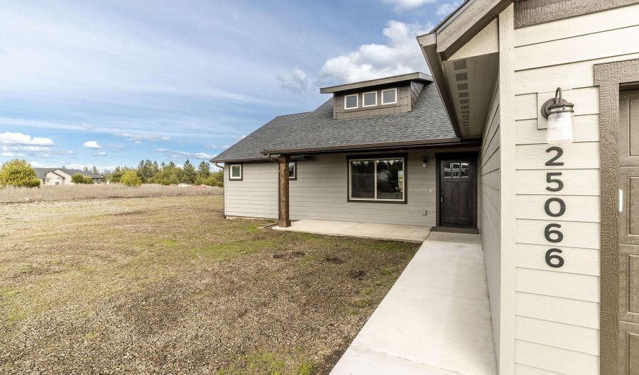 25066 N Old Highway 95, Athol, ID 83801 - 3 Beds, 2 Bath