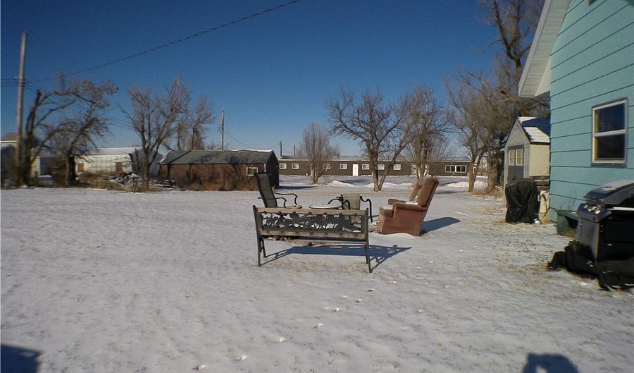 101 N Main St, Baker, MT 59313 - 3 Beds, 2 Bath