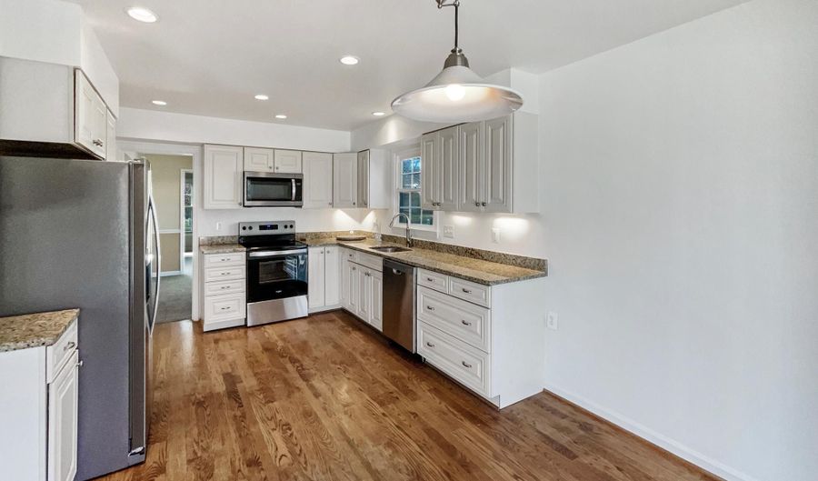 5815 JANE Way, Alexandria, VA 22310 - 6 Beds, 4 Bath