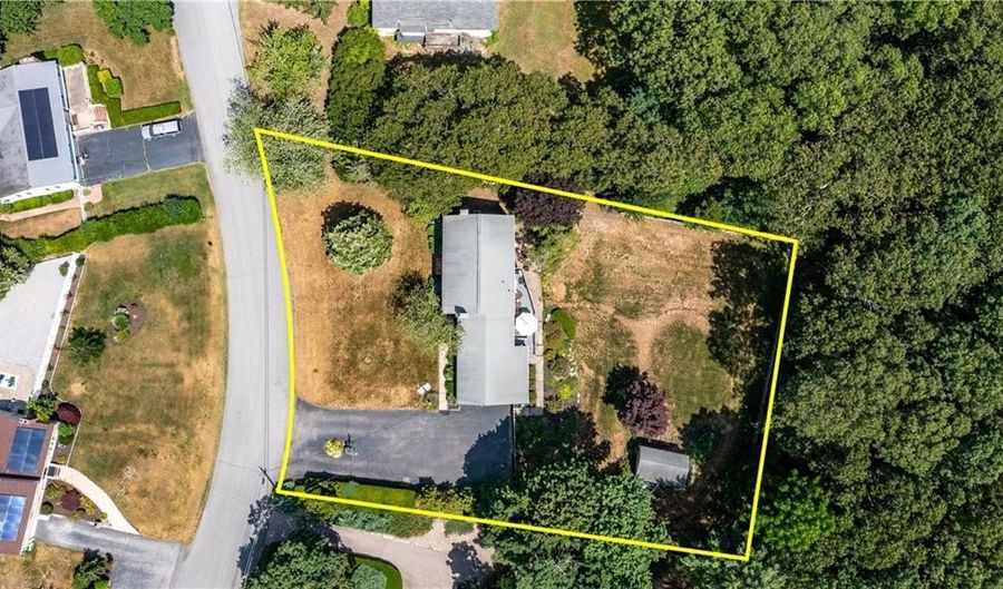 155 Oakdale Rd, North Kingstown, RI 02852 - 4 Beds, 4 Bath