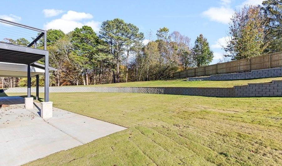 555 Versailles Dr, Auburn, GA 30011 - 5 Beds, 7 Bath