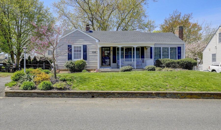 126 9th St, Belford, NJ 07718 - 3 Beds, 1 Bath