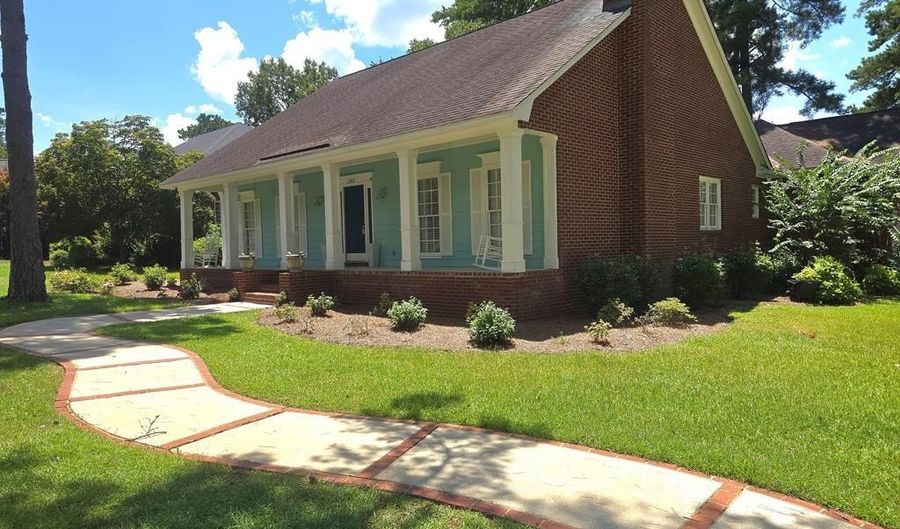 2303 Saddlebrook Ct, Albany, GA 31721 - 3 Beds, 2 Bath