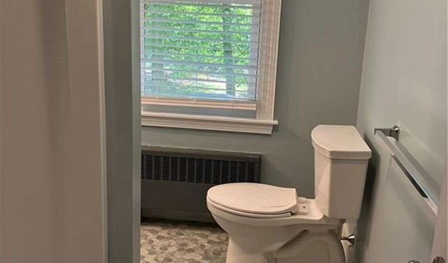 100 Forge Rd, North Kingstown, RI 02852 - 3 Beds, 1 Bath