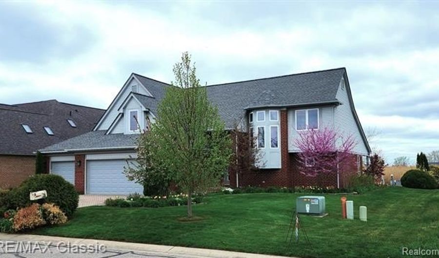 10368 SAINT JOHN Dr, Algonac, MI 48001 - 4 Beds, 3 Bath