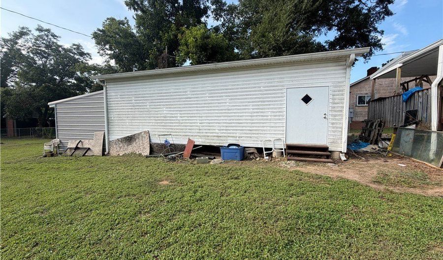 3211 S Main St Ext, Anderson, SC 29624 - 2 Beds, 1 Bath