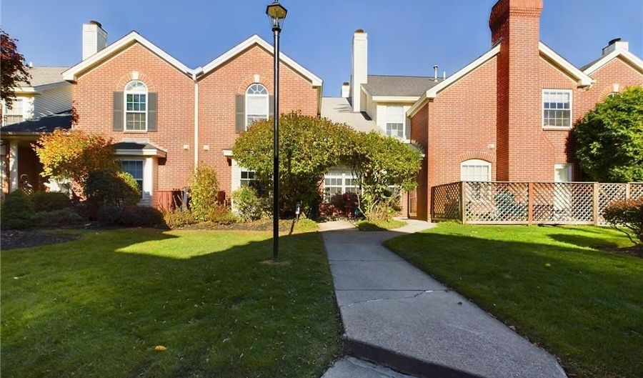 626 Smithfield Rd 909, North Providence, RI 02904 - 1 Beds, 2 Bath