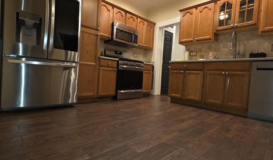 365 AVENUE A 1, Bayonne, NJ 07002 - 4 Beds, 2 Bath