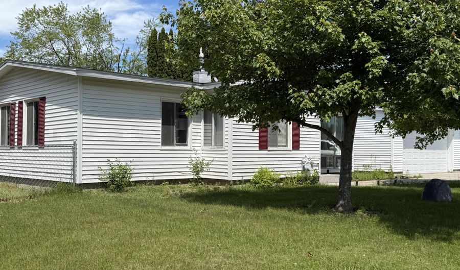 260 N Franklin St, Alpena, MI 49707 - 3 Beds, 1 Bath