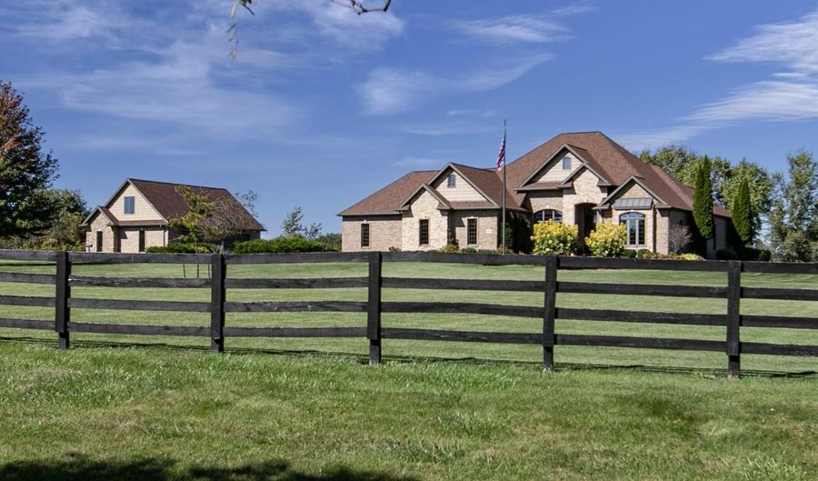 W3552 EQUESTRIAN Trail, Appleton, WI 54913 - 4 Beds, 3 Bath