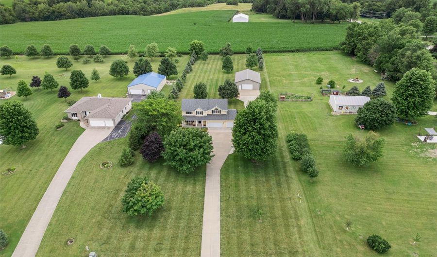 8065 NE 25th Ave, Altoona, IA 50009 - 4 Beds, 4 Bath