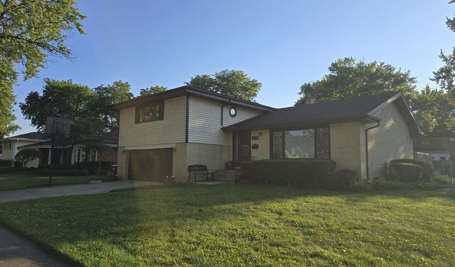 14 N Forrest Ave, Arlington Heights, IL 60004 - 4 Beds, 3 Bath