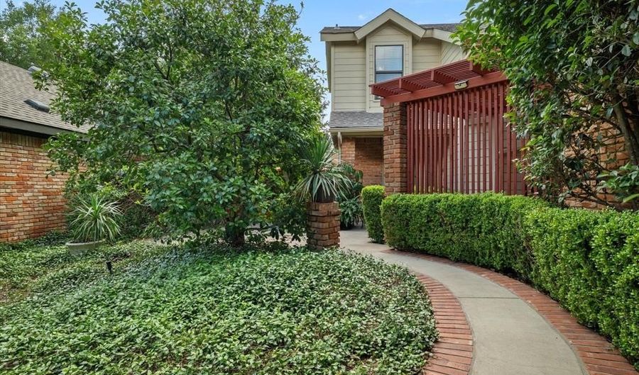 14683 Plage Ln, Addison, TX 75001 - 3 Beds, 3 Bath