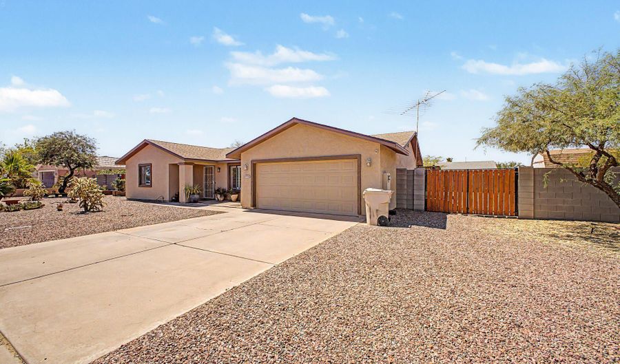 10565 W BUENA VISTA Dr, Arizona City, AZ 85123 - 2 Beds, 2 Bath