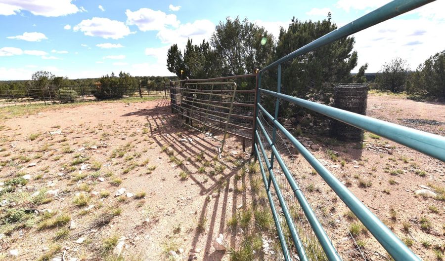 45437 N Jacqueline Hill Dr, Ash Fork, AZ 86320 - 2 Beds, 1 Bath