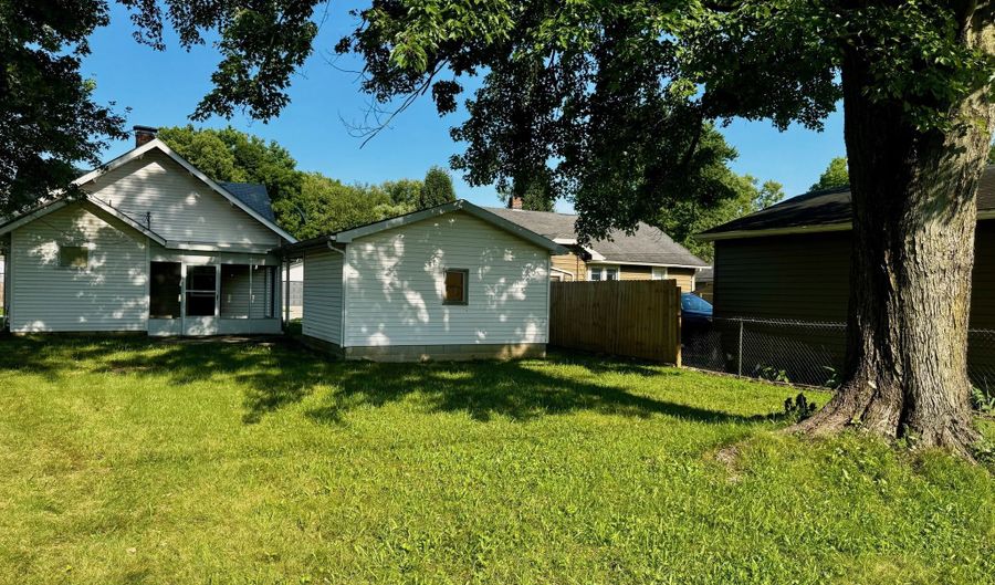 209 Pearl St, Anderson, IN 46017 - 2 Beds, 1 Bath