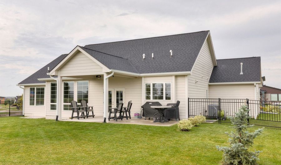 6111 NE Briarwood Dr, Ankeny, IA 50021 - 3 Beds, 3 Bath