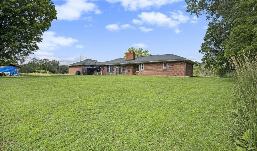 956 29 1/2 Mile Rd, Albion, MI 49224 - 3 Beds, 2 Bath