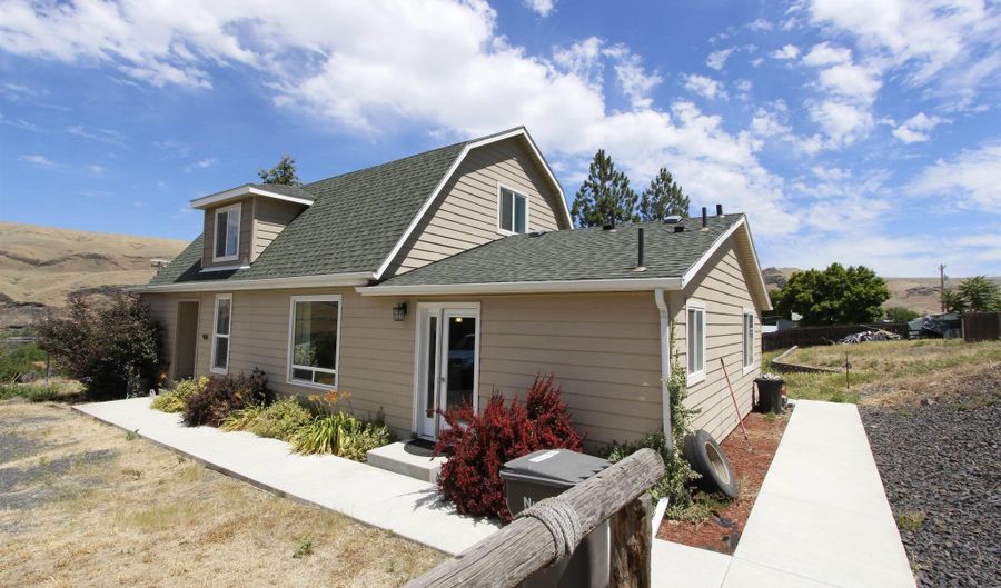 904 3rd St, Asotin, WA 99403 - 3 Beds, 3 Bath