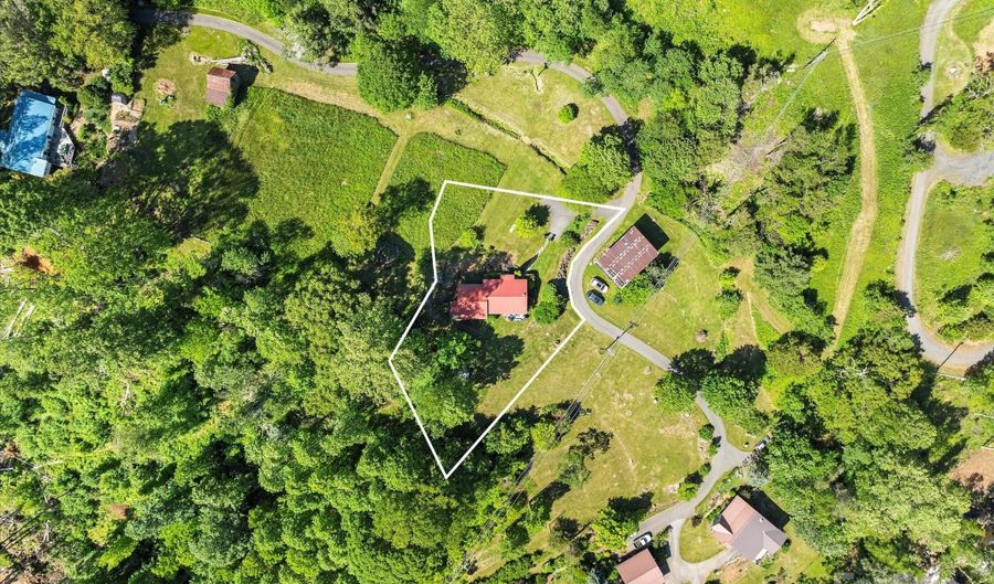 1786 Fork Mountain Rd, Bakersville, NC 28705 - 2 Beds, 2 Bath