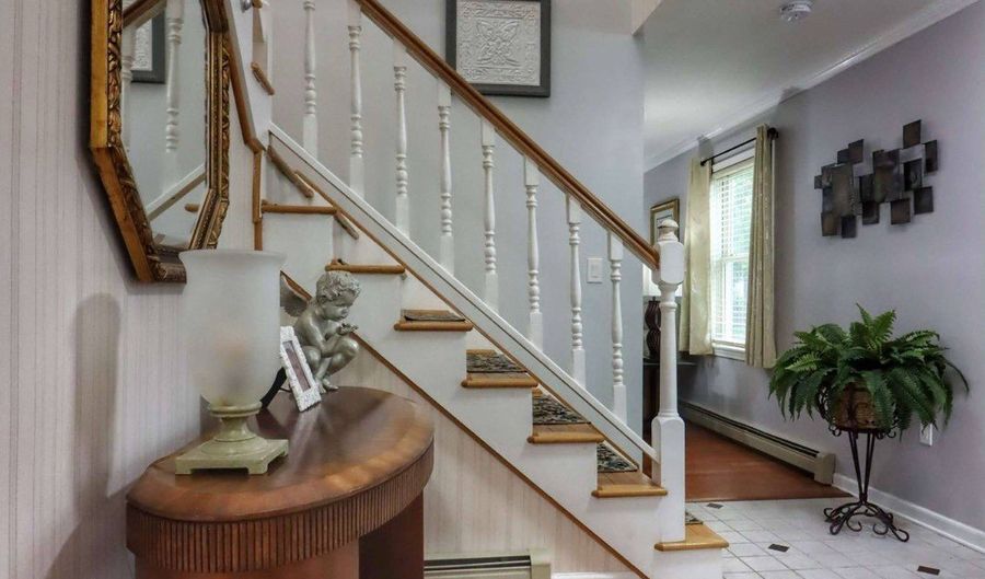 111 Windswept E Dr, Amsterdam, NY 12010 - 4 Beds, 3 Bath