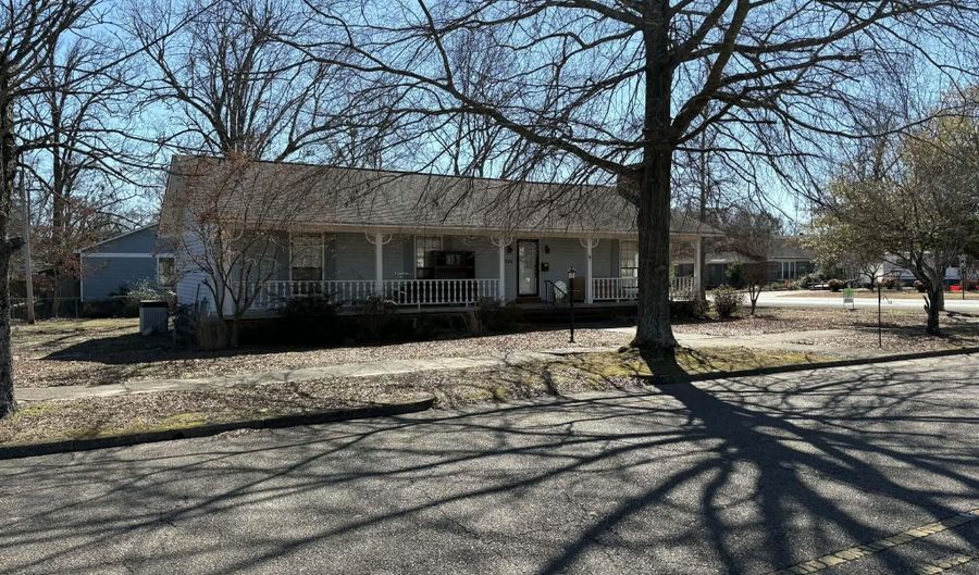 300 S 3rd Ave, Amory, MS 38821 - 3 Beds, 2 Bath
