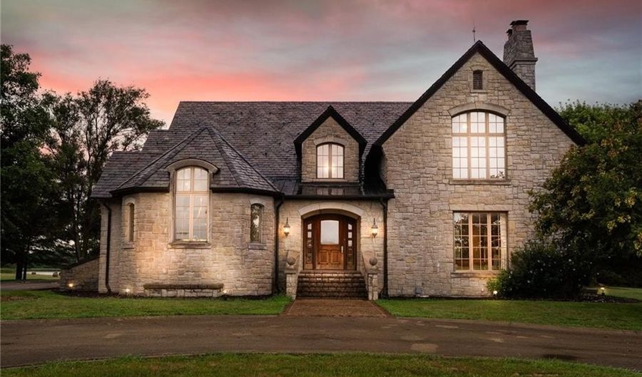 879 N 200 Rd, Baldwin City, KS 66006 - 5 Beds, 7 Bath