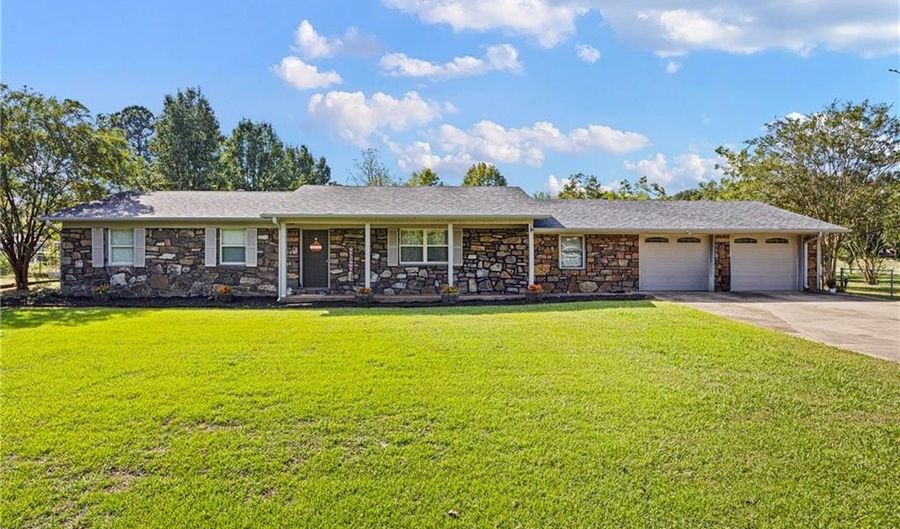 806 Avenue 8 SE, Atkins, AR 72823 - 4 Beds, 3 Bath