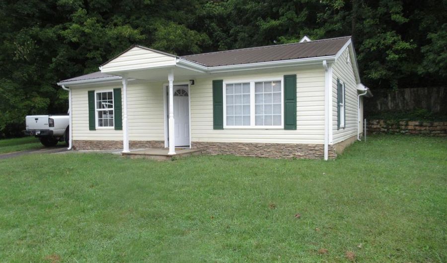 268 MONROE St, Alderson, WV 24910 - 3 Beds, 1 Bath