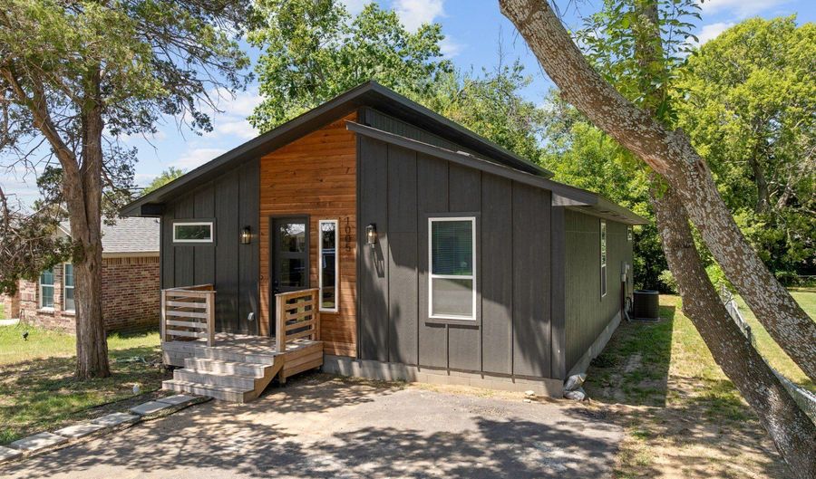927 2nd NW Ave, Ardmore, OK 73401 - 2 Beds, 2 Bath