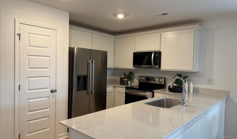 22725 Dashwood Ln, Athens, AL 35613 - 4 Beds, 3 Bath