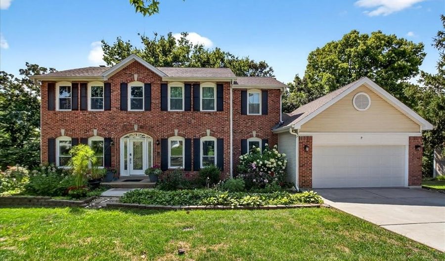 465 Redwood Forest Dr, Ballwin, MO 63021 - 5 Beds, 3 Bath