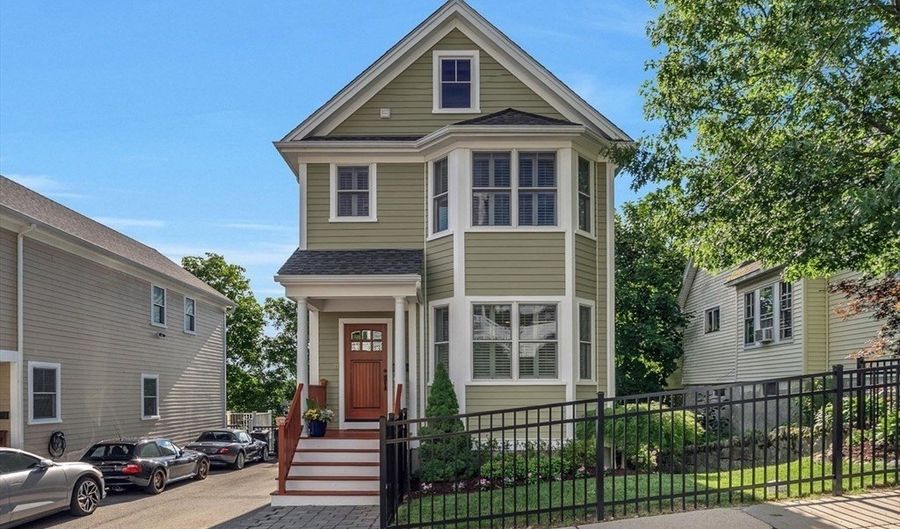 27 Beryl St, Boston, MA 02131 - 3 Beds, 3 Bath